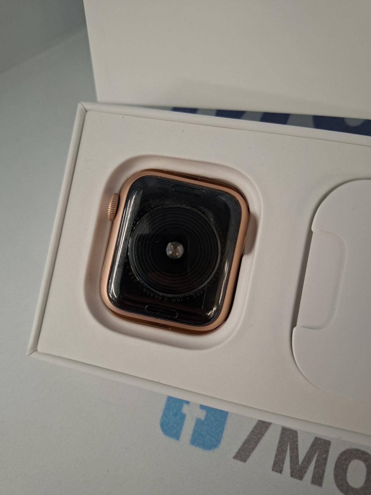 Apple Watch SE Wi-Fi 32 GB, 12 hó garancia