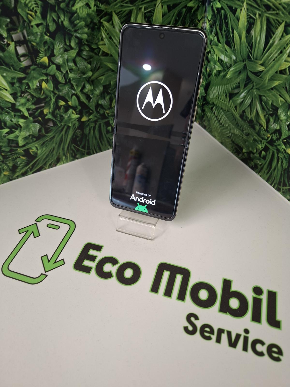 Motorola Razr 50 Kártyafüggetlen 256 GB, 12 hó garancia